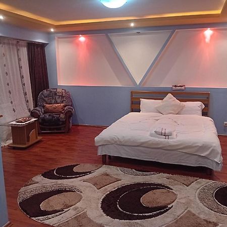 Elixir Studio Bucharest Luaran gambar