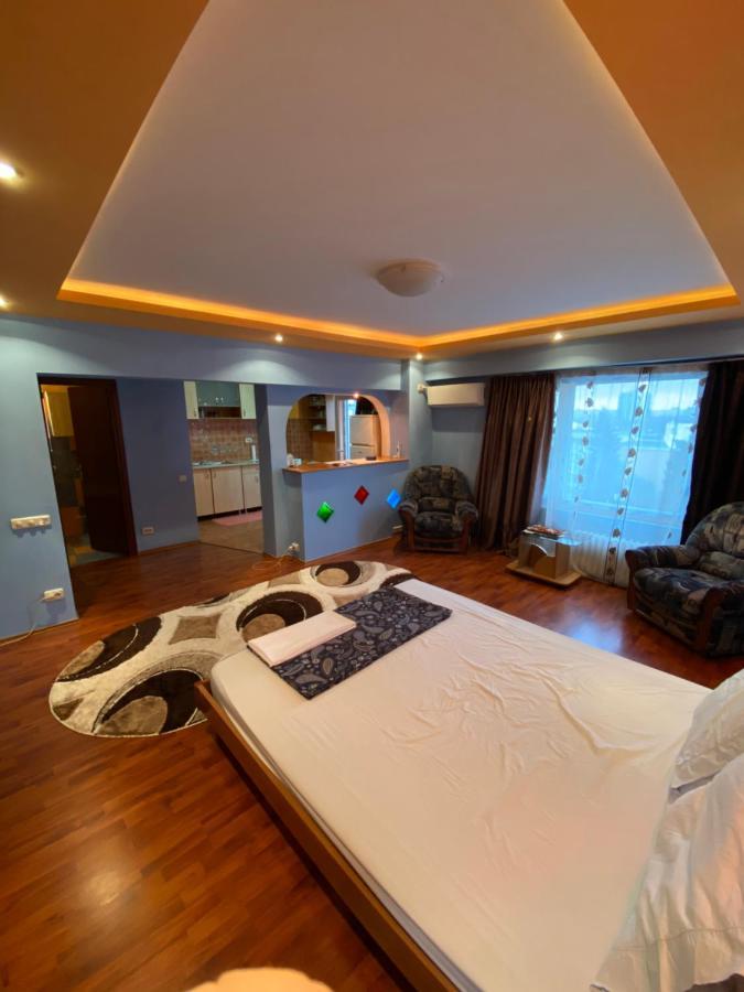 Elixir Studio Bucharest Luaran gambar