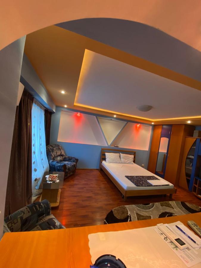 Elixir Studio Bucharest Luaran gambar